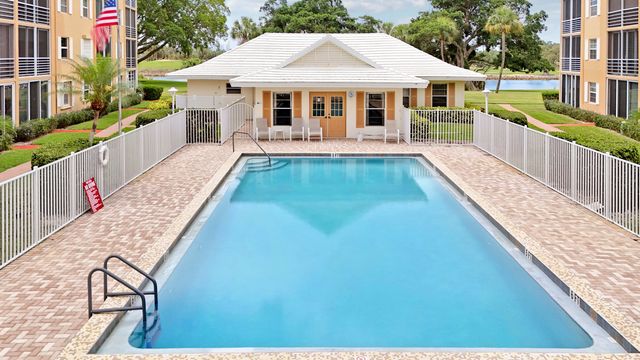 308 Golfview Road 201, North Palm Beach, FL 33408