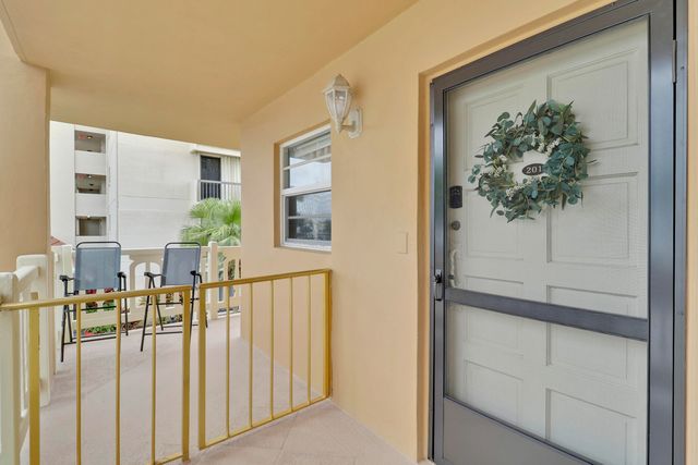 308 Golfview Road 201, North Palm Beach, FL 33408