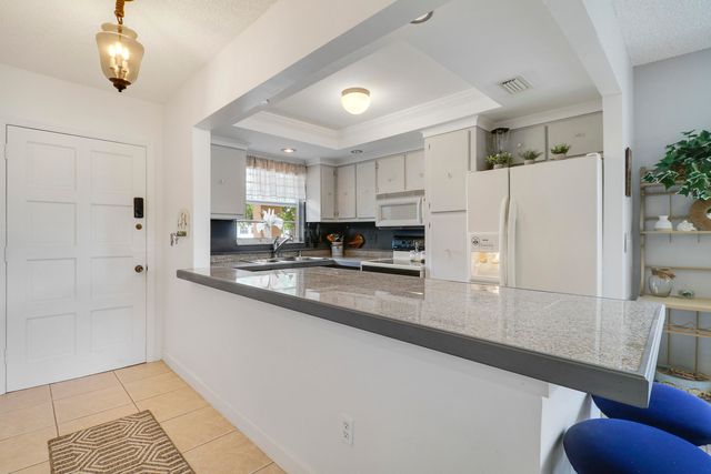 308 Golfview Road 201, North Palm Beach, FL 33408