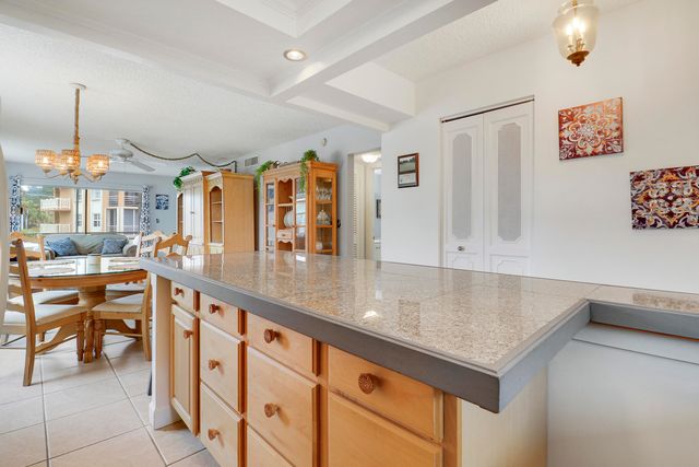 308 Golfview Road 201, North Palm Beach, FL 33408