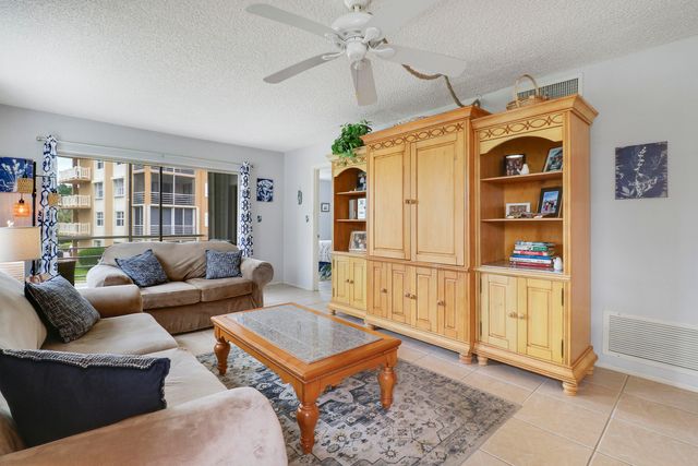 308 Golfview Road 201, North Palm Beach, FL 33408