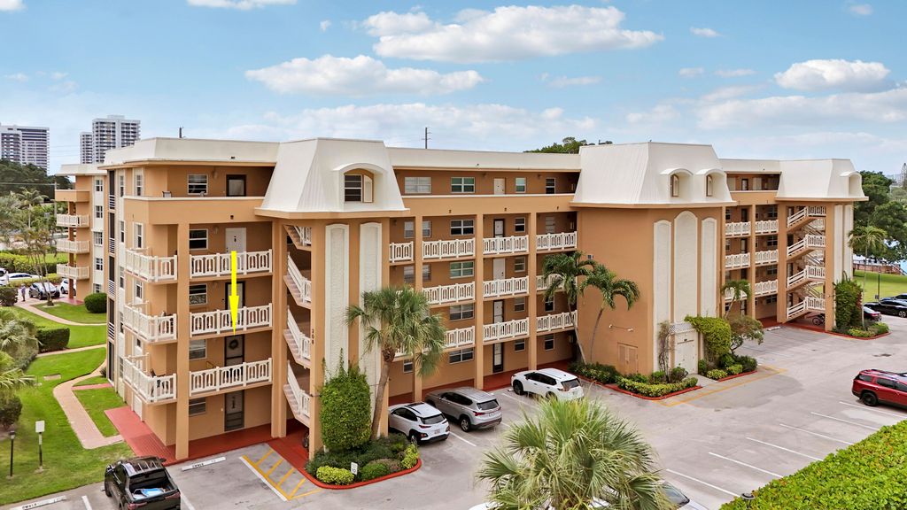 308 Golfview Road 201, North Palm Beach, FL 33408