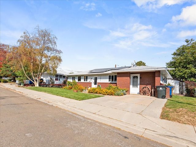 1071 Pinon, Los Alamos, NM 87544