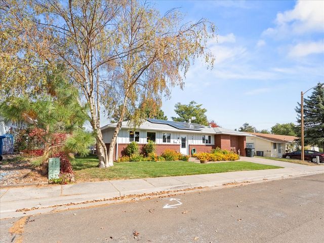 1071 Pinon, Los Alamos, NM 87544