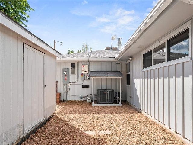 1071 Pinon, Los Alamos, NM 87544