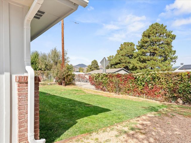 1071 Pinon, Los Alamos, NM 87544