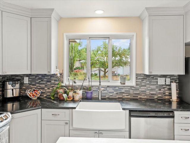 1071 Pinon, Los Alamos, NM 87544