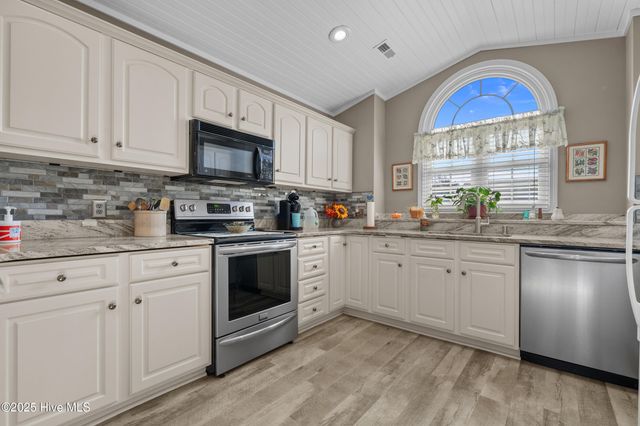 482 Pepper Breeze Avenue SW, Calabash, NC 28467