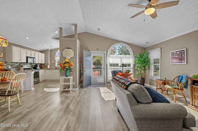 482 Pepper Breeze Avenue SW, Calabash, NC 28467