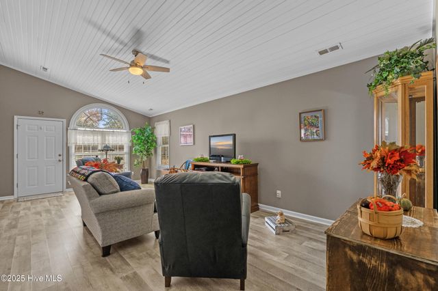 482 Pepper Breeze Avenue SW, Calabash, NC 28467