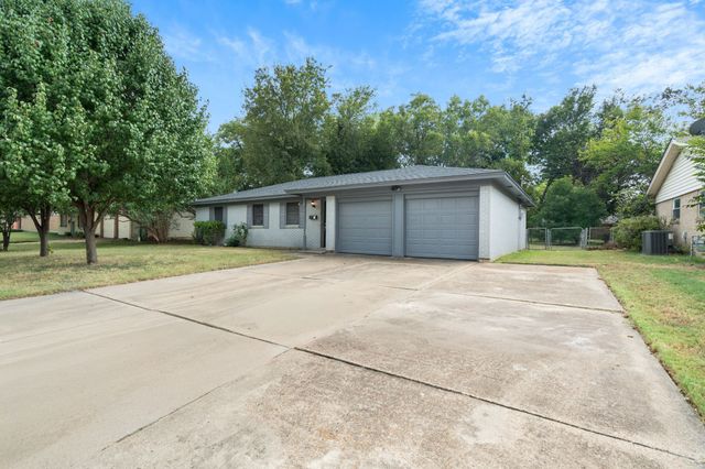 125 NW Jill Ann Drive, Burleson, TX 76028