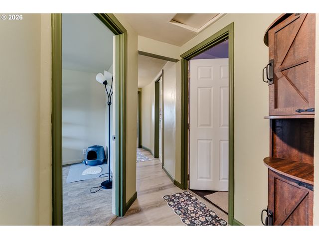 1253 30TH St, Springfield, OR 97478