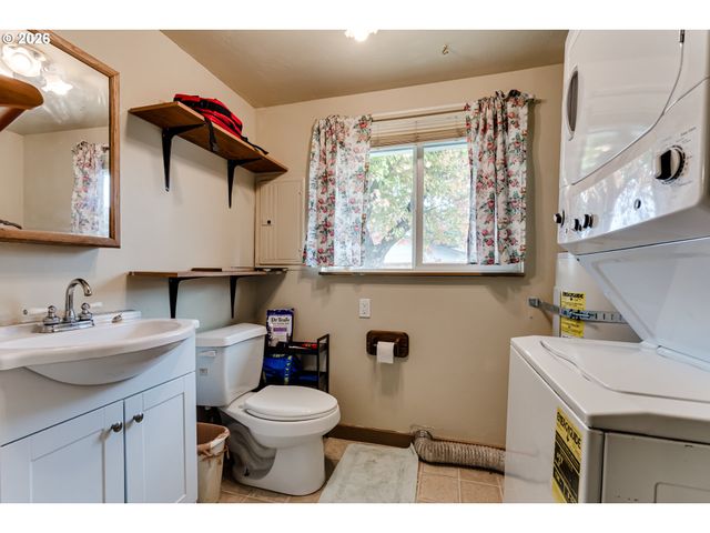 1253 30TH St, Springfield, OR 97478