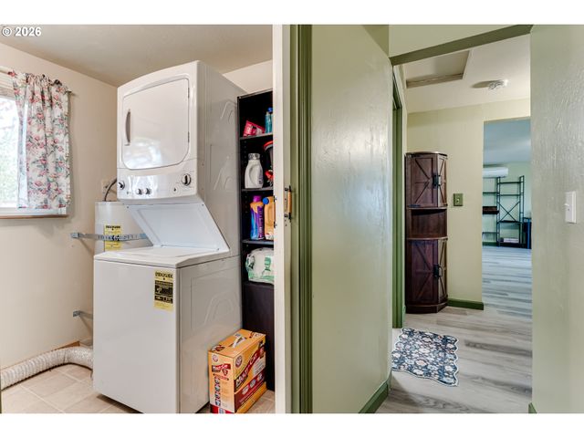 1253 30TH St, Springfield, OR 97478