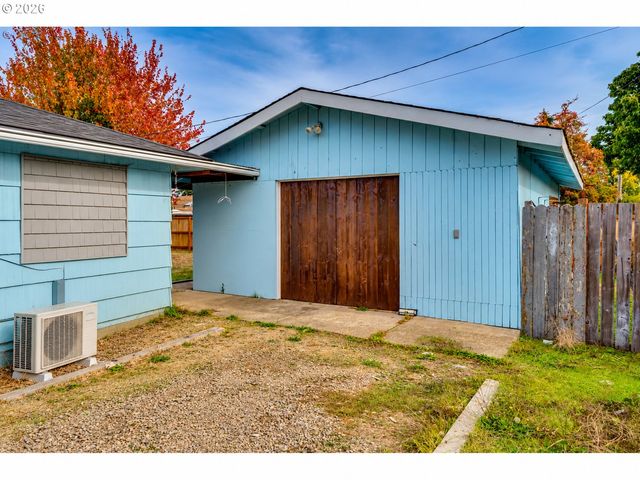1253 30TH St, Springfield, OR 97478