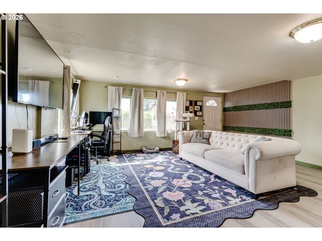 1253 30TH St, Springfield, OR 97478