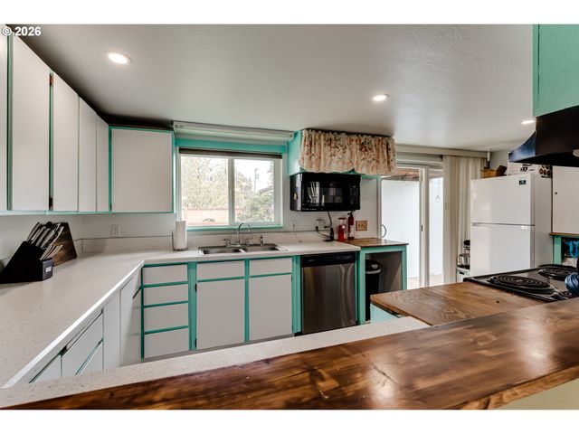 1253 30TH St, Springfield, OR 97478