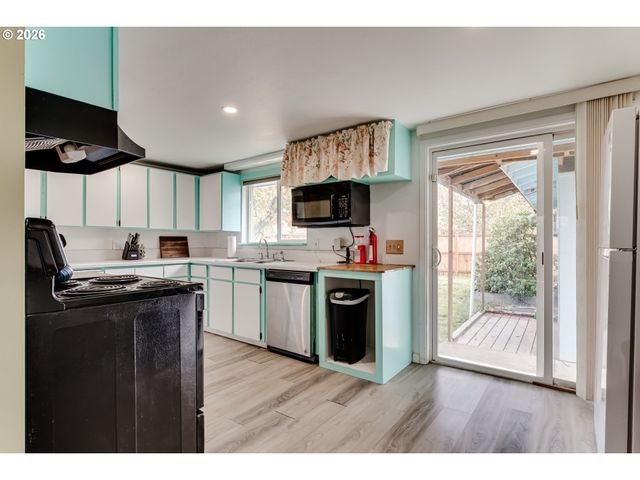 1253 30TH St, Springfield, OR 97478