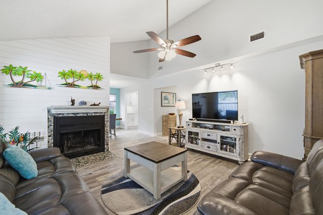 800 Bay Drive 17, Niceville, FL 32578