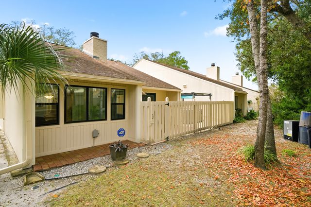 800 Bay Drive 17, Niceville, FL 32578