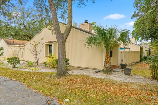 800 Bay Drive 17, Niceville, FL 32578