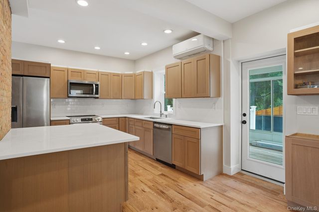 10 Robinson Street, Beacon, NY 12508