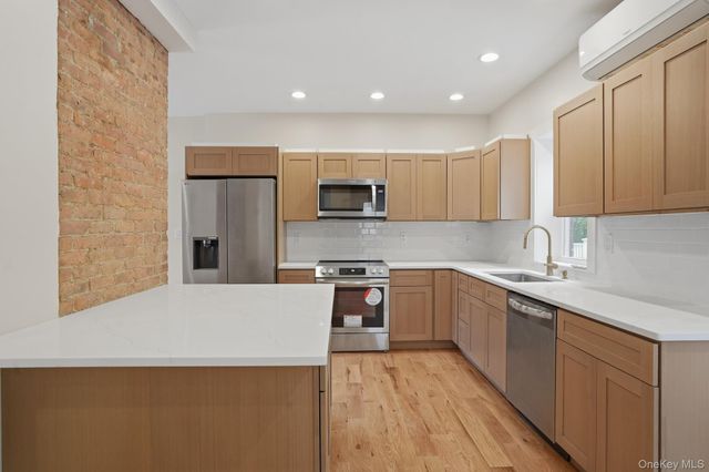 10 Robinson Street, Beacon, NY 12508