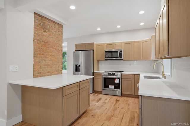 10 Robinson Street, Beacon, NY 12508