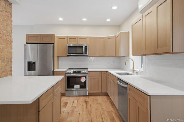 10 Robinson Street, Beacon, NY 12508