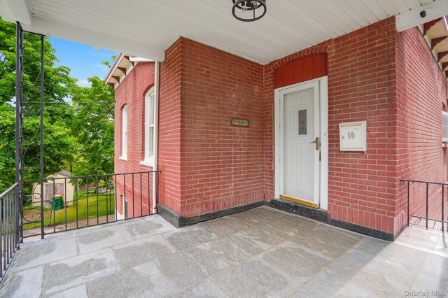 10 Robinson Street, Beacon, NY 12508