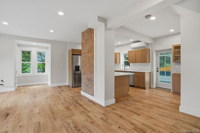 10 Robinson Street, Beacon, NY 12508