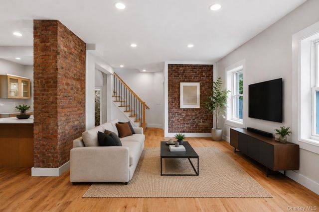 10 Robinson Street, Beacon, NY 12508
