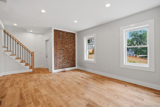 10 Robinson Street, Beacon, NY 12508