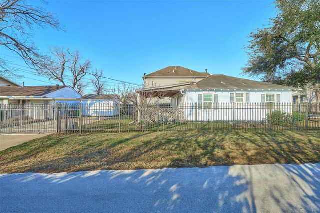 726 E 26th Street, Houston, TX 77009