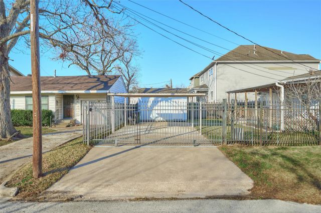 726 E 26th Street, Houston, TX 77009