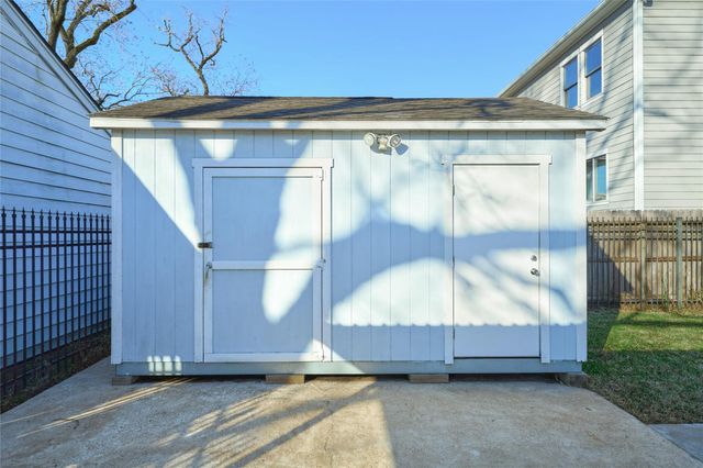 726 E 26th Street, Houston, TX 77009