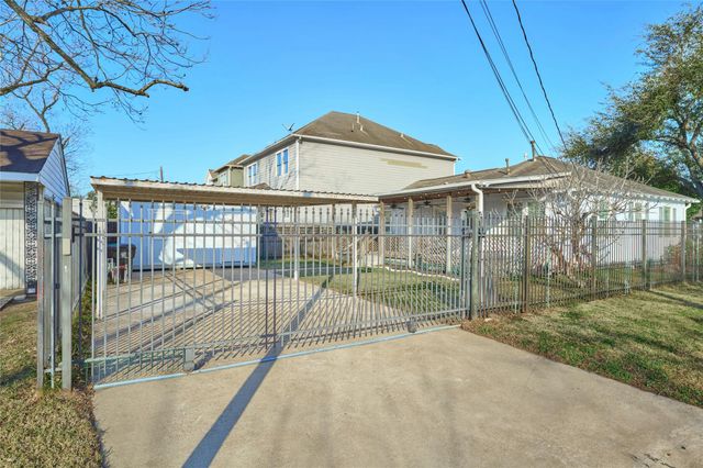 726 E 26th Street, Houston, TX 77009