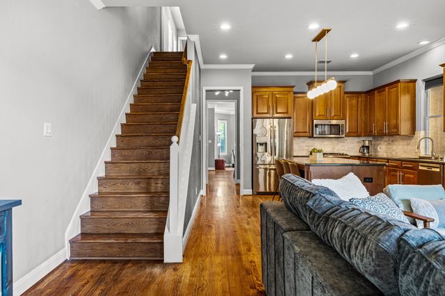 1215 N Bishop Avenue, Dallas, TX 75208