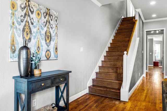 1215 N Bishop Avenue, Dallas, TX 75208