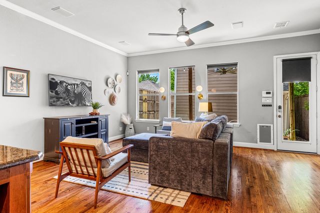 1215 N Bishop Avenue, Dallas, TX 75208