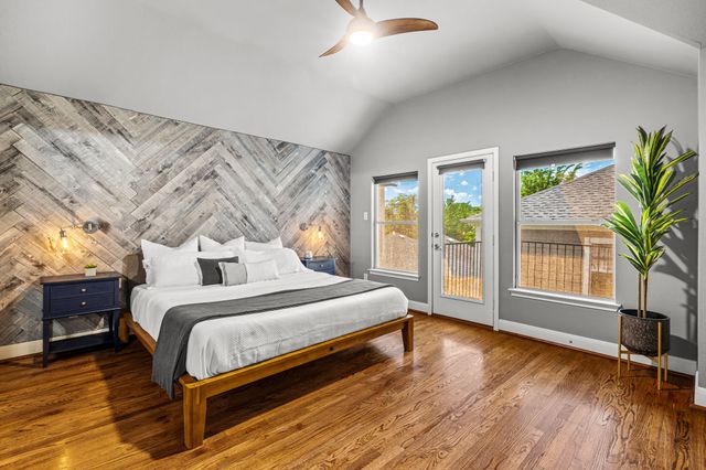 1215 N Bishop Avenue, Dallas, TX 75208