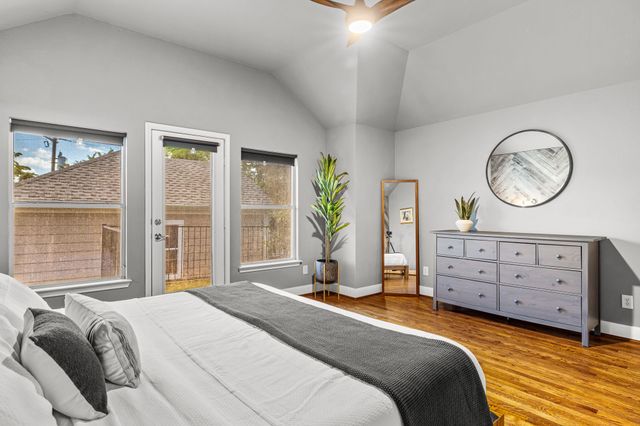 1215 N Bishop Avenue, Dallas, TX 75208