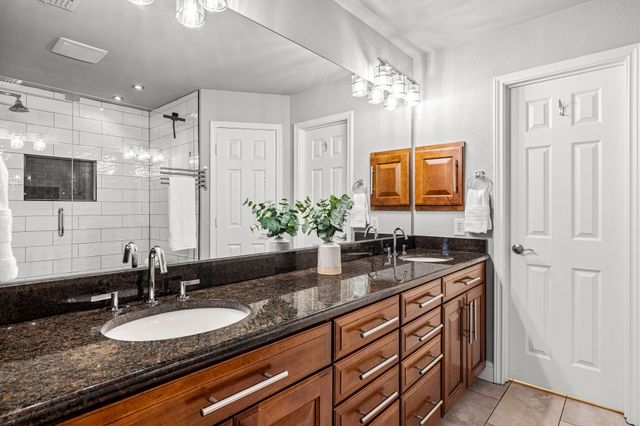 1215 N Bishop Avenue, Dallas, TX 75208