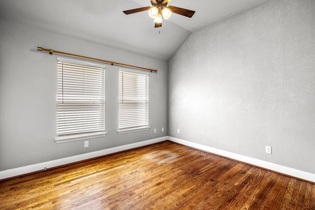 1215 N Bishop Avenue, Dallas, TX 75208