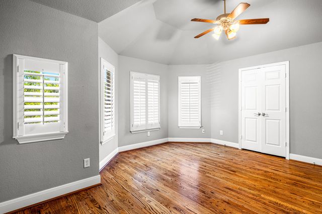 1215 N Bishop Avenue, Dallas, TX 75208