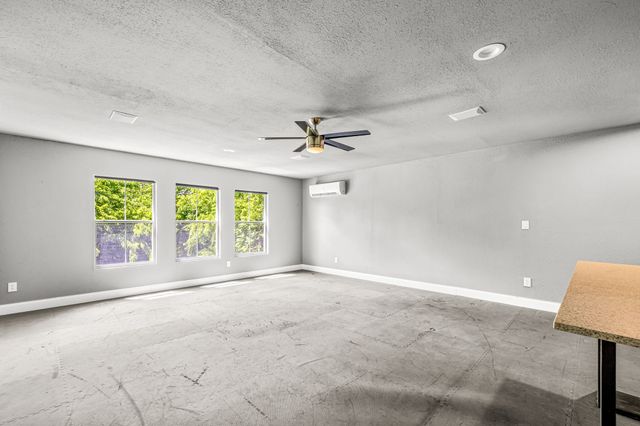 1215 N Bishop Avenue, Dallas, TX 75208