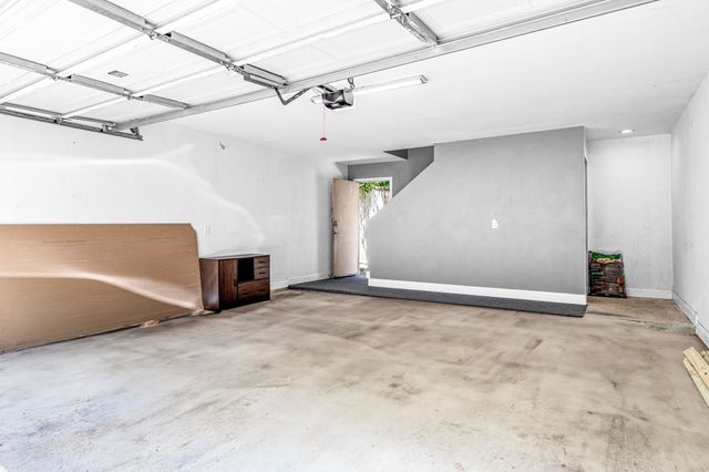 1215 N Bishop Avenue, Dallas, TX 75208