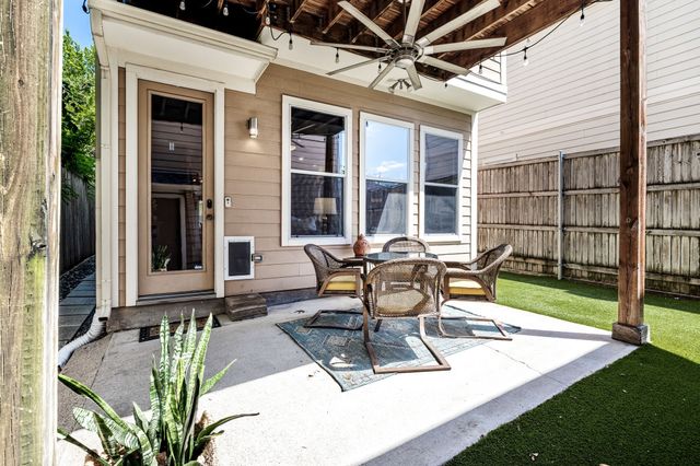 1215 N Bishop Avenue, Dallas, TX 75208