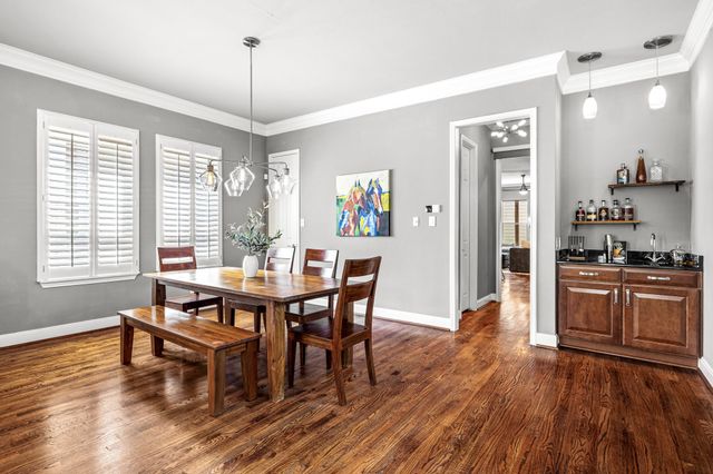 1215 N Bishop Avenue, Dallas, TX 75208