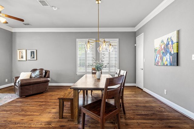 1215 N Bishop Avenue, Dallas, TX 75208